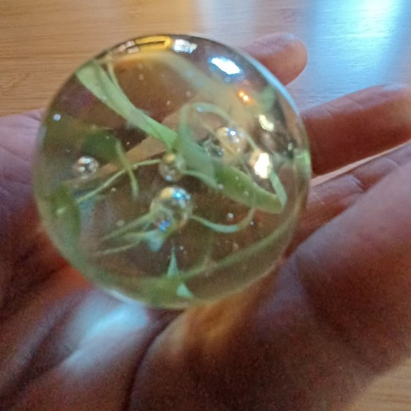 Glass paperweight - Picture 3 of 5